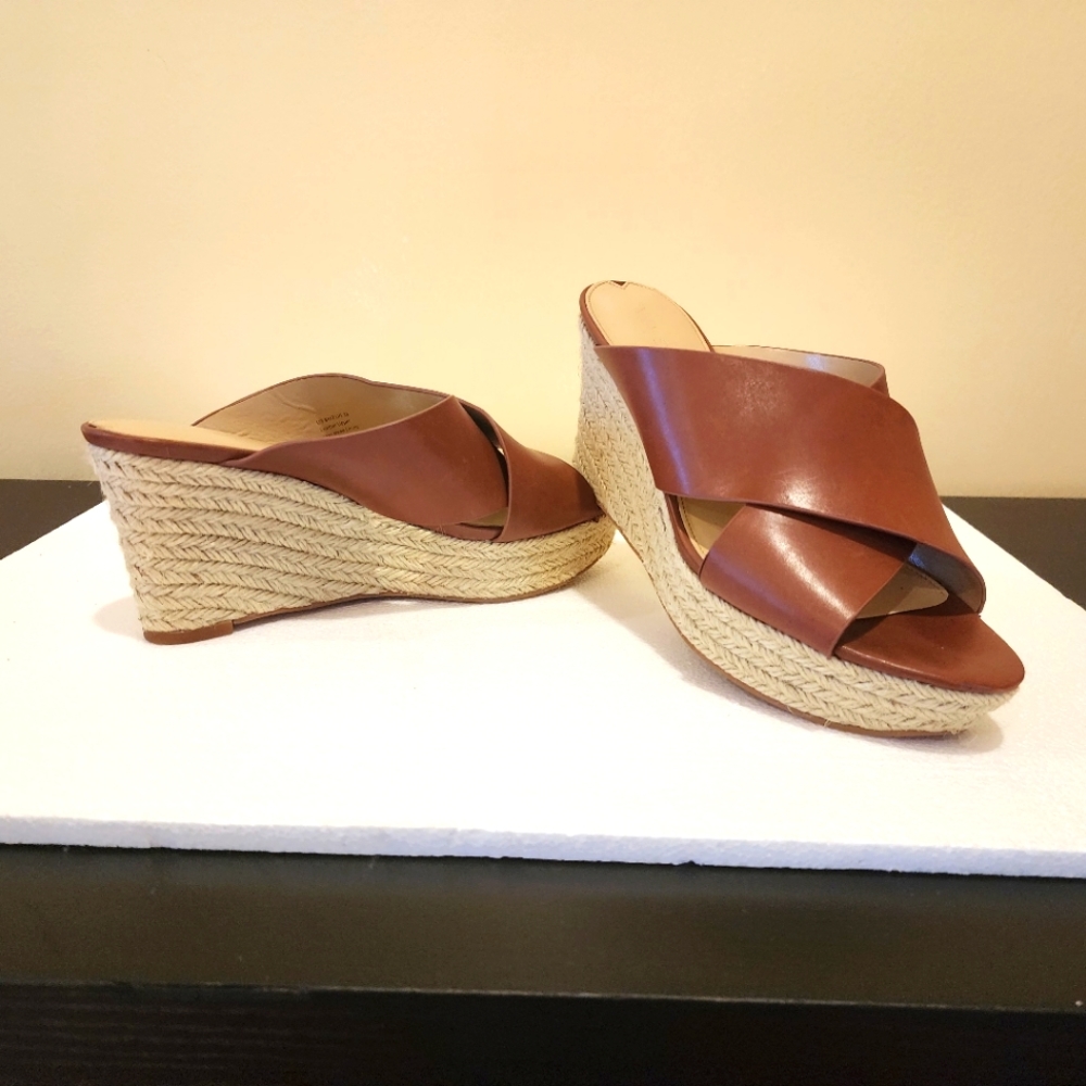 Wedge platform slip on